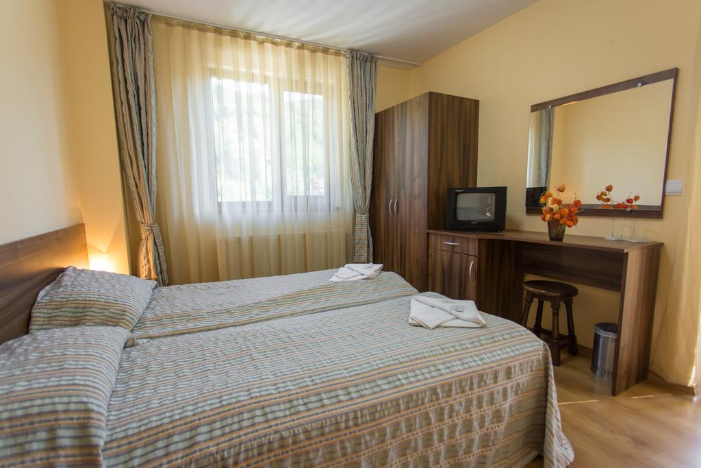 Hera Guest House Chiflik Ngoại thất bức ảnh