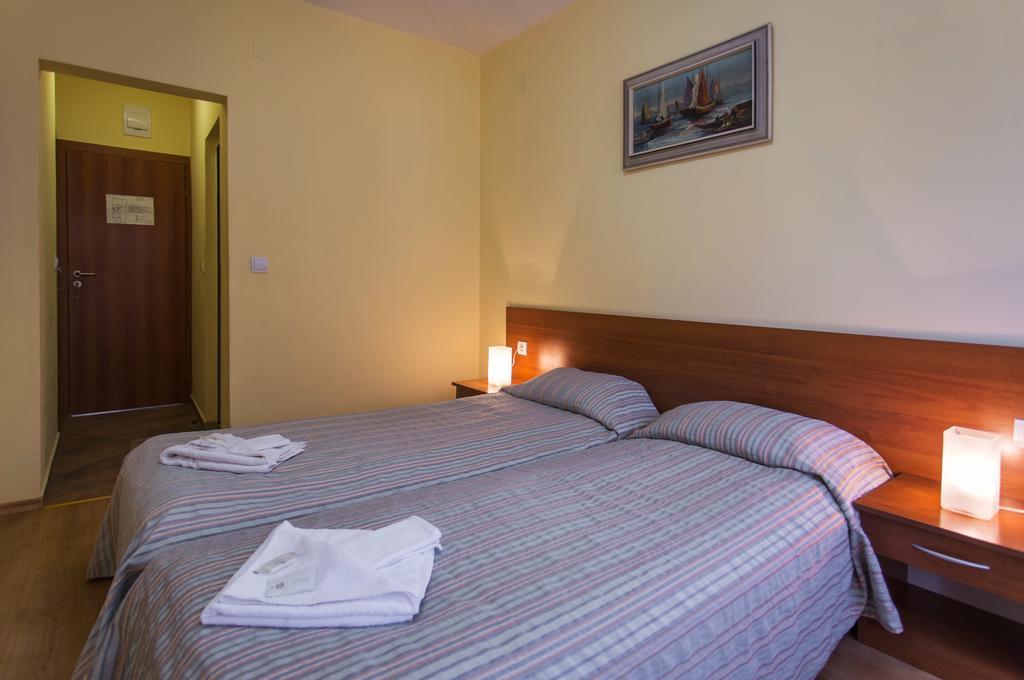 Hera Guest House Chiflik Ngoại thất bức ảnh